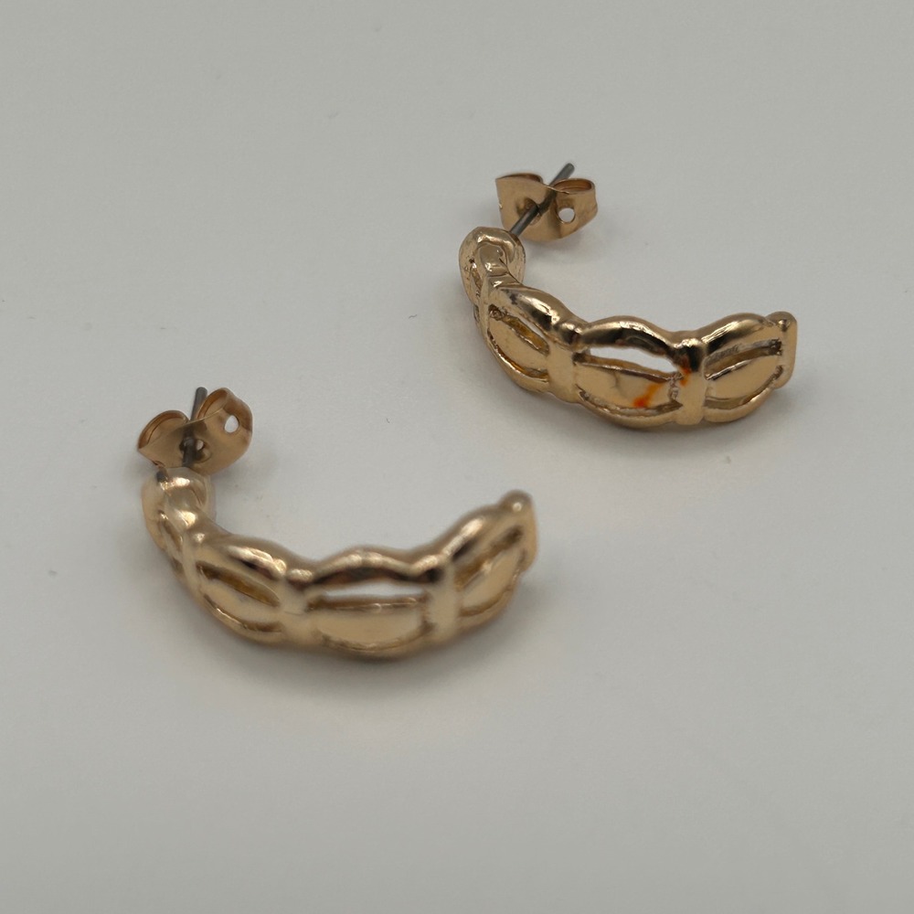Gold Tone Textured Open Link Half Hoop Post Pierced Earrings 1"